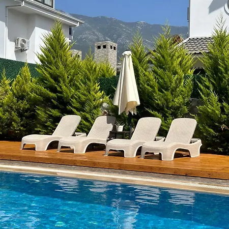 Fethiye'de Havuzlu Villa *