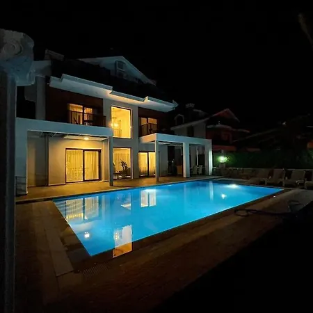 Fethiye'de Havuzlu Willa